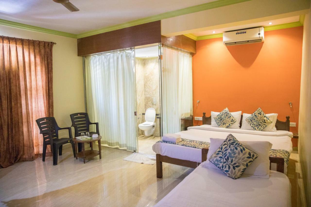 Larios Beach Holidays Resort Baga Exterior photo